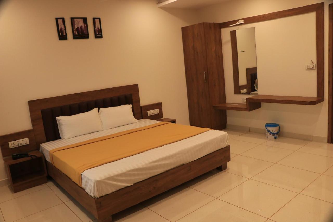 Hotel Viraj Residency Bhuj Exterior photo