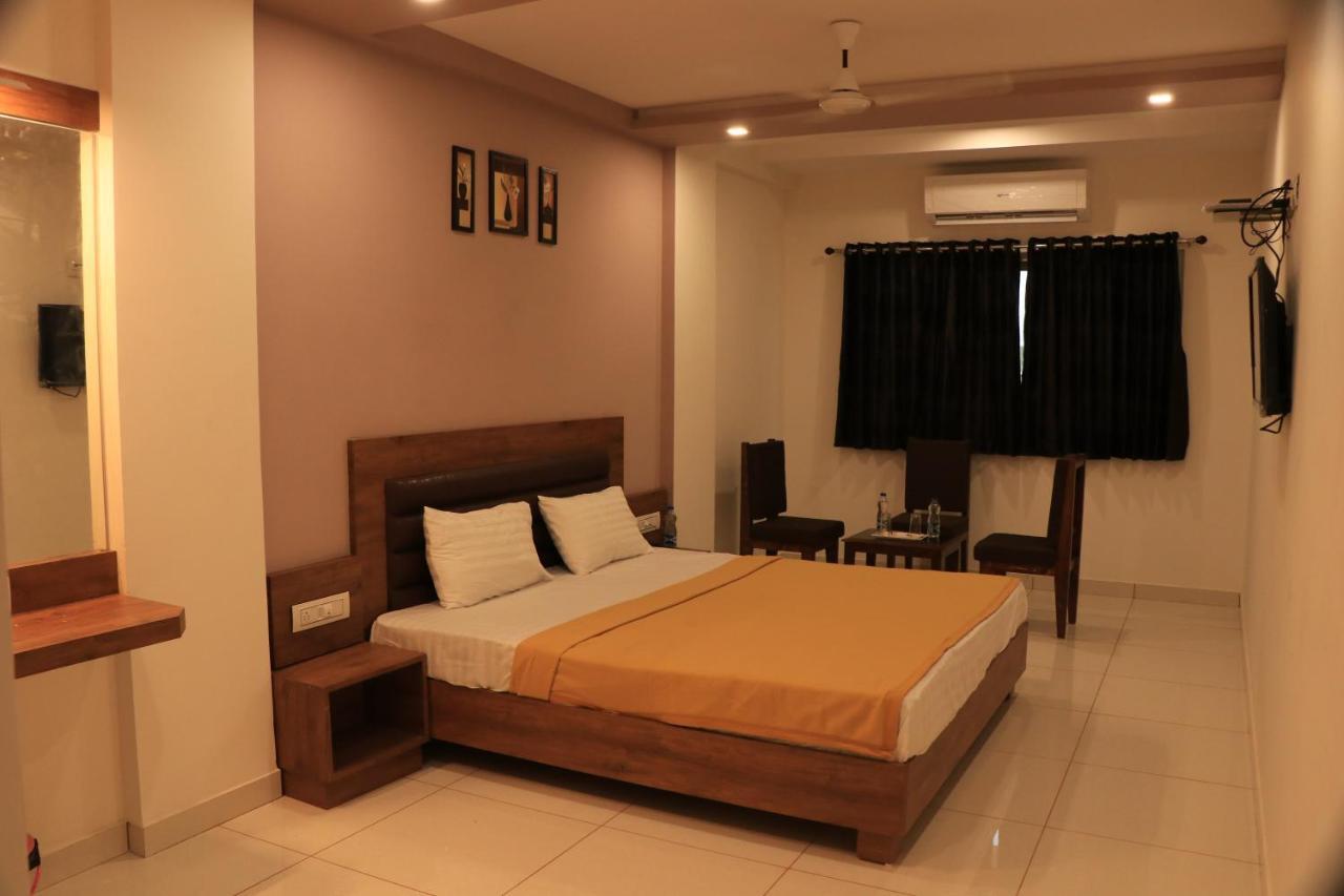 Hotel Viraj Residency Bhuj Exterior photo