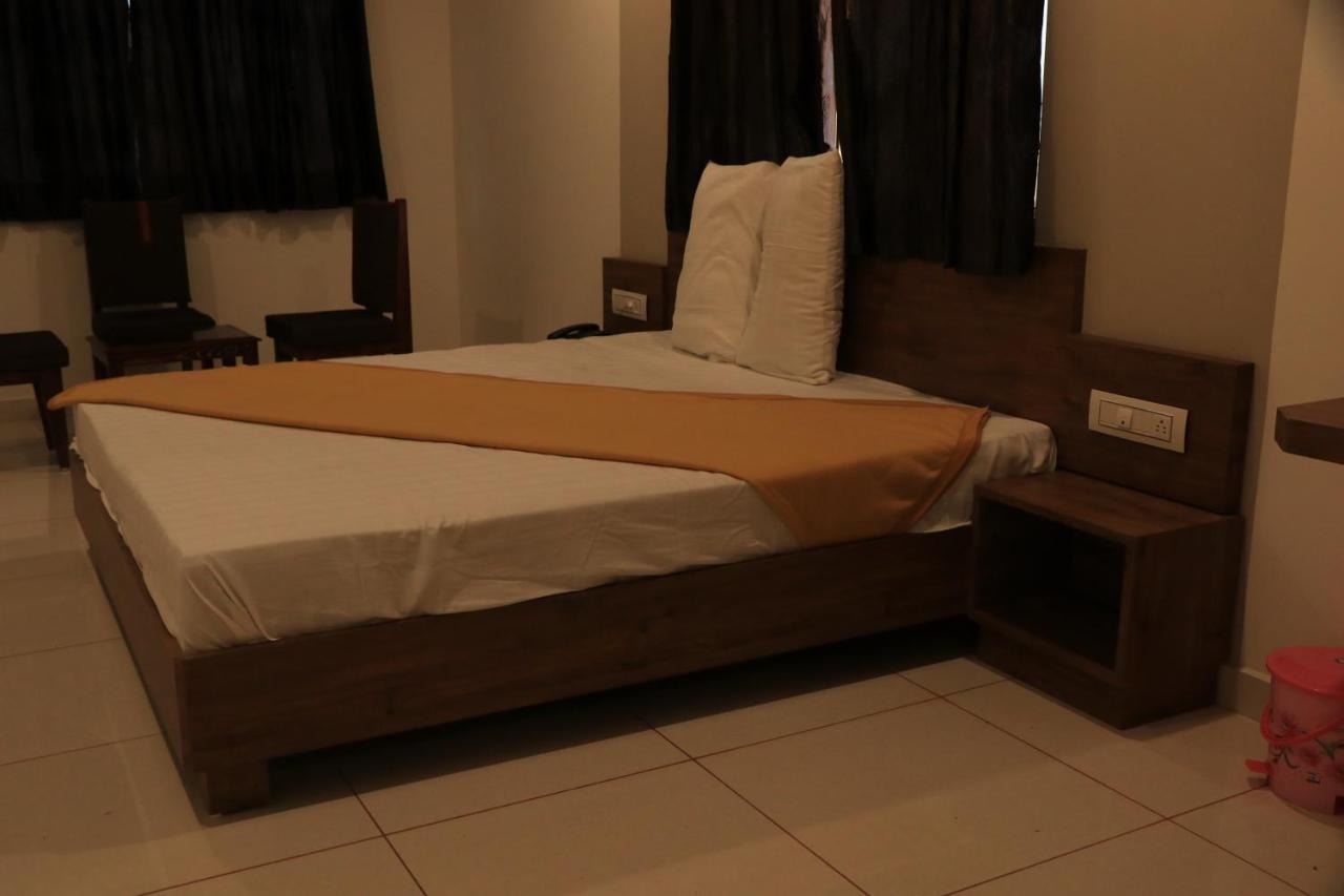Hotel Viraj Residency Bhuj Exterior photo