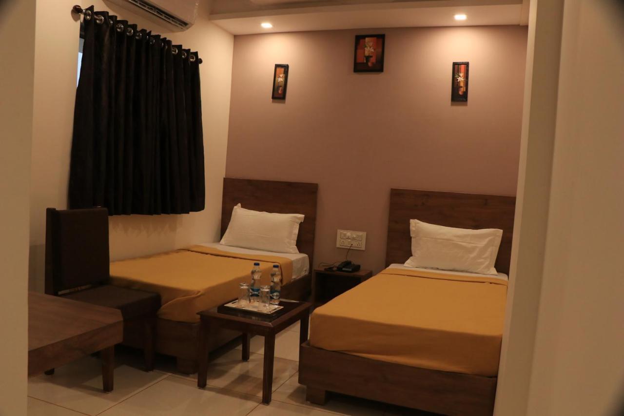 Hotel Viraj Residency Bhuj Exterior photo