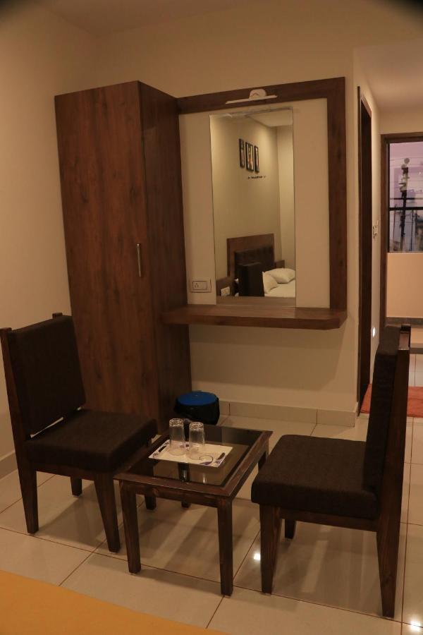 Hotel Viraj Residency Bhuj Exterior photo