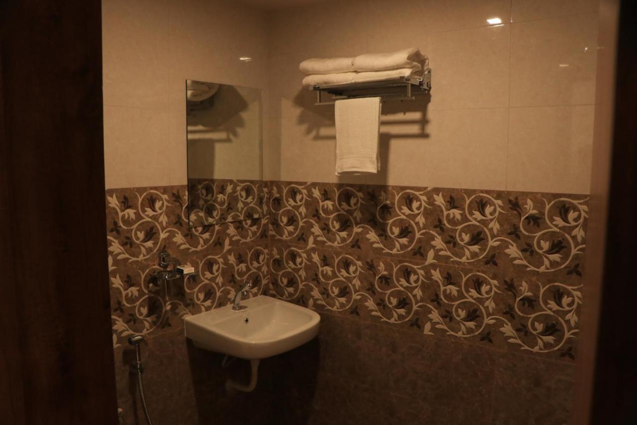 Hotel Viraj Residency Bhuj Exterior photo